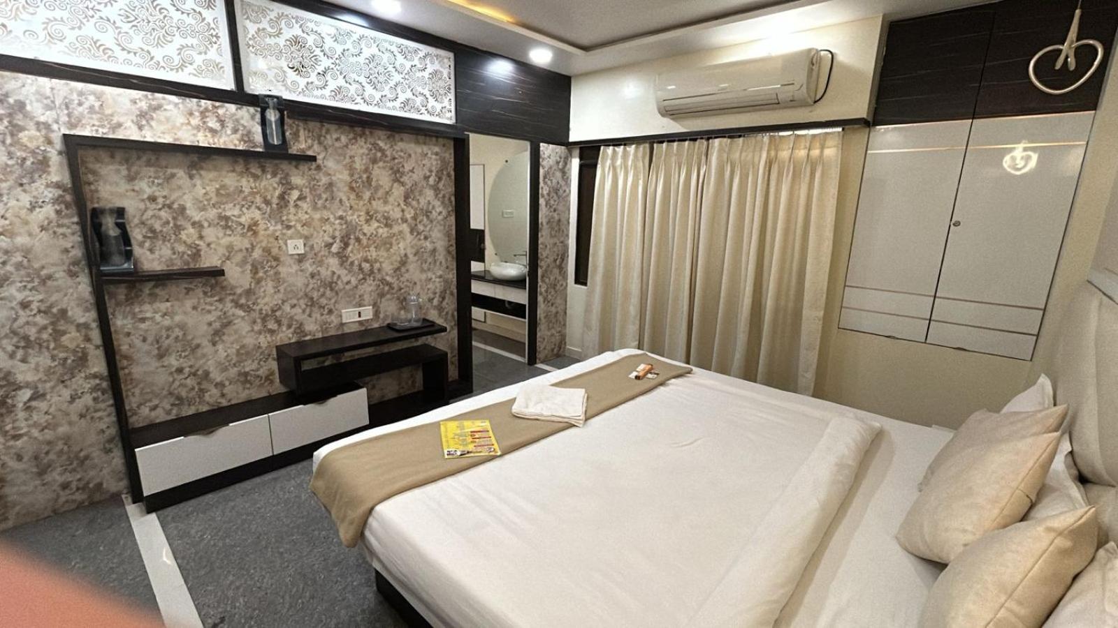 Hotel Empire Ujjain Luaran gambar