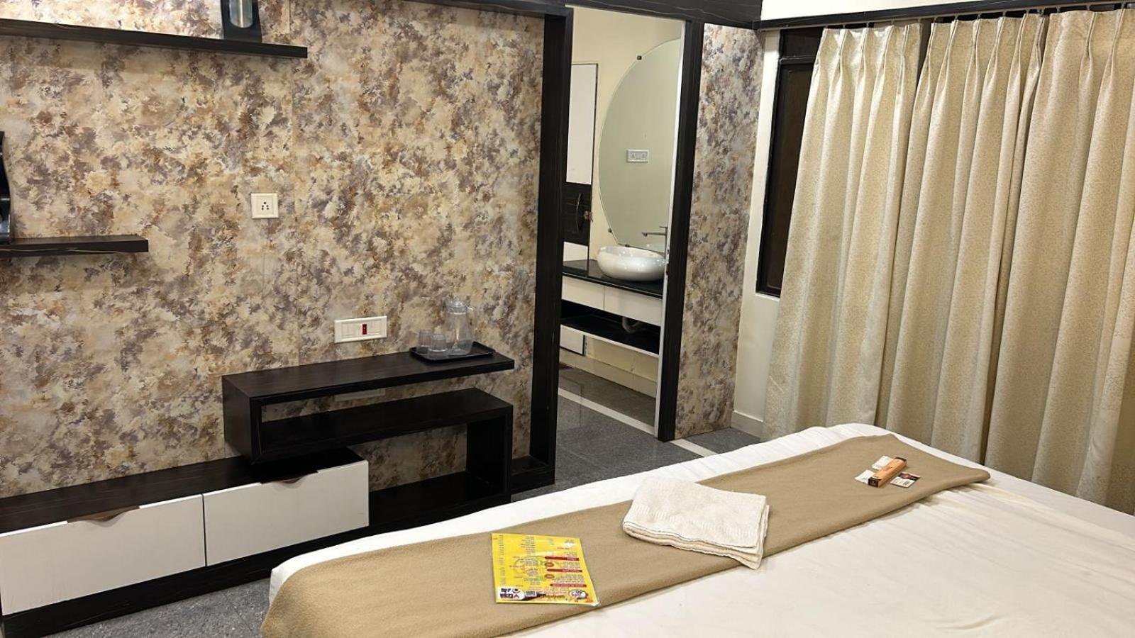 Hotel Empire Ujjain Luaran gambar