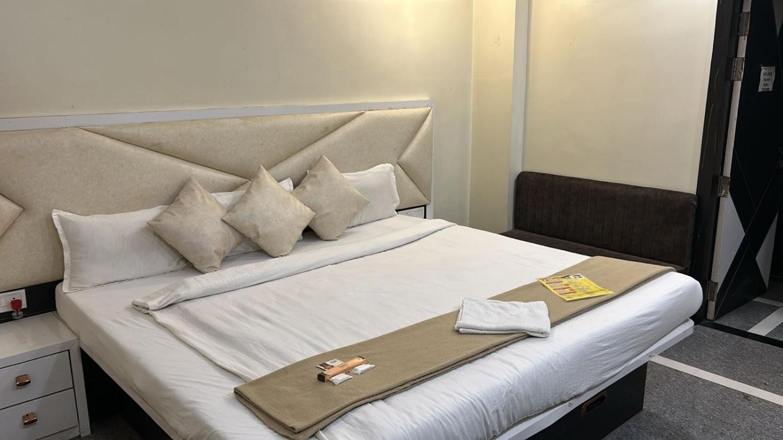 Hotel Empire Ujjain Luaran gambar