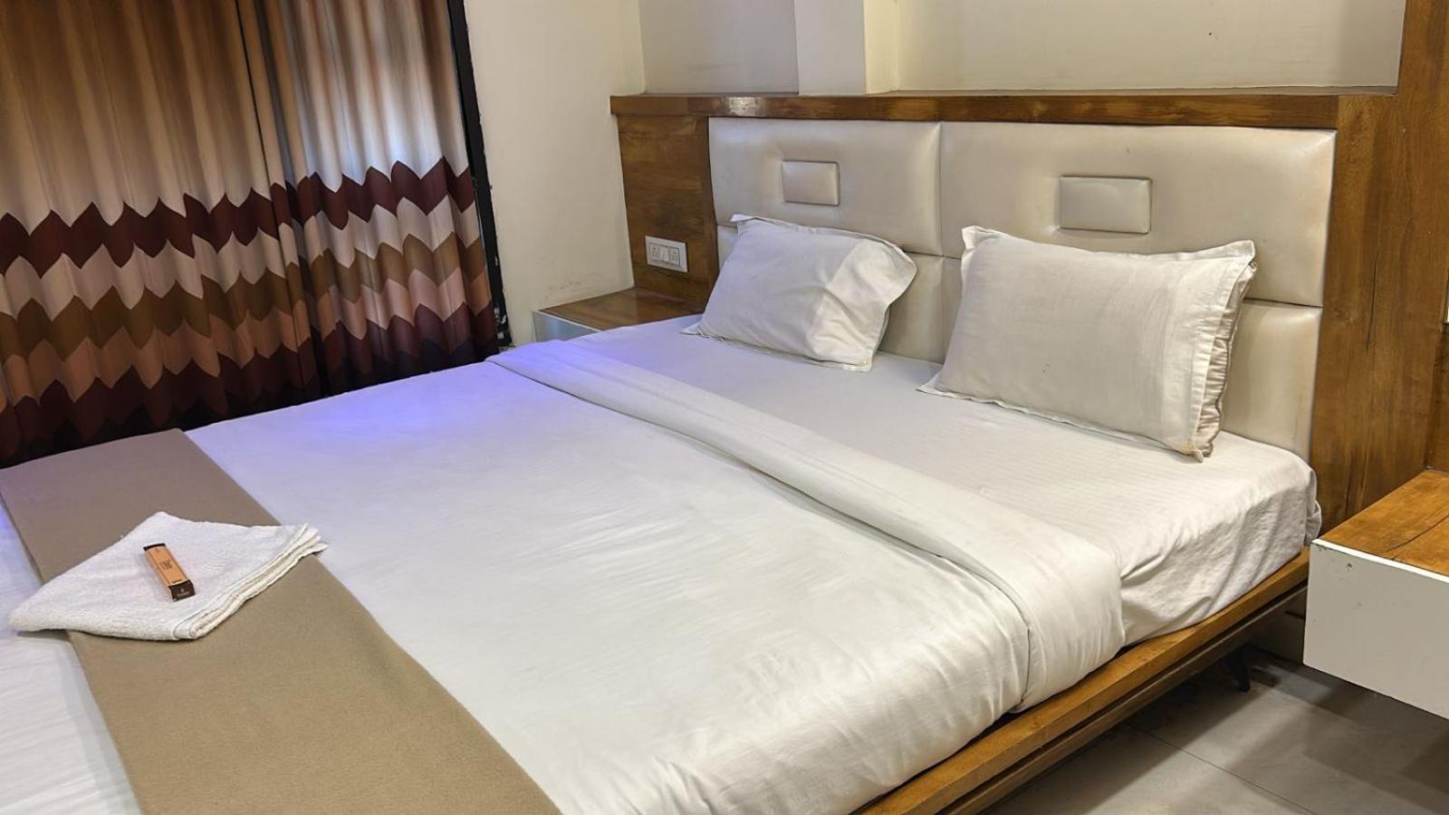 Hotel Empire Ujjain Luaran gambar