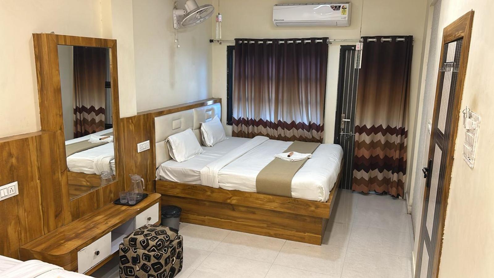 Hotel Empire Ujjain Luaran gambar
